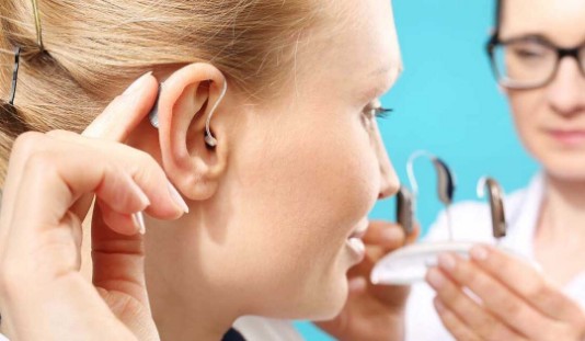 Prueba de aparatos auditivos American Ear